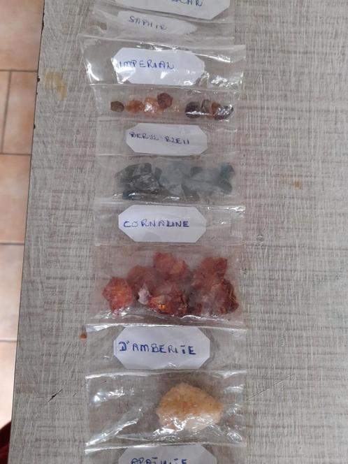 Collection complète de pierres brutes de Madagascar, Verzamelen, Mineralen en Fossielen, Ophalen of Verzenden