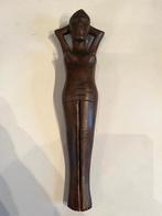 Handgemaakte, houten notenkraker, Enlèvement