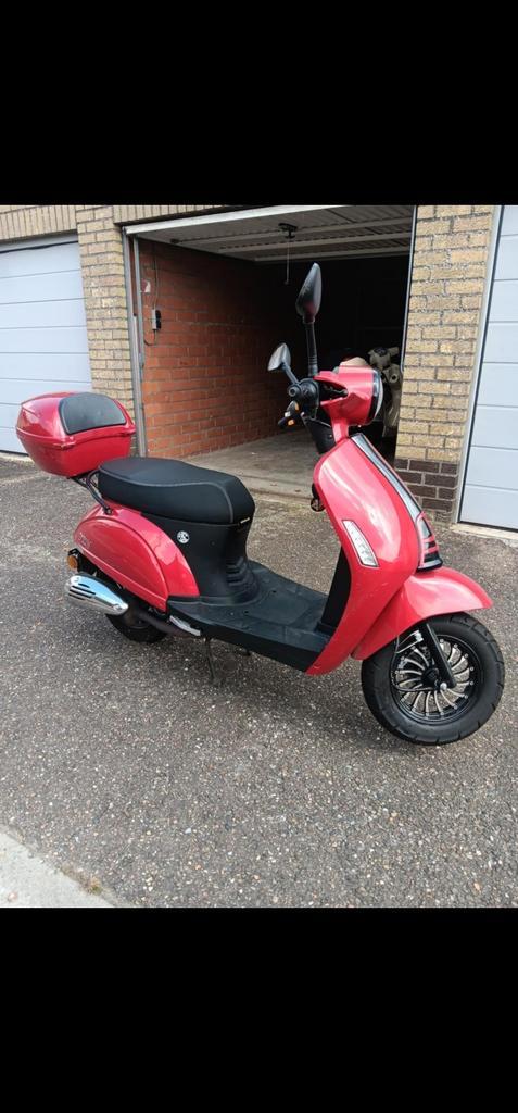 Venesi Fly retro, Fietsen en Brommers, Snorfietsen en Snorscooters, Zo goed als nieuw, Ophalen