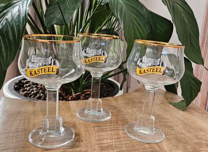 Kasteelbierglazen met een gouden rand - 3 stuks., Verzamelen, Glas en Drinkglazen, Zo goed als nieuw, Bierglas, Ophalen
