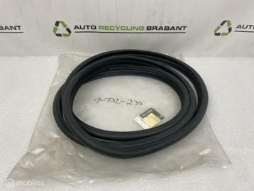 Achterruit Rubber Renault Espace 4 NIEUW ORIG  8200016772 beschikbaar voor biedingen