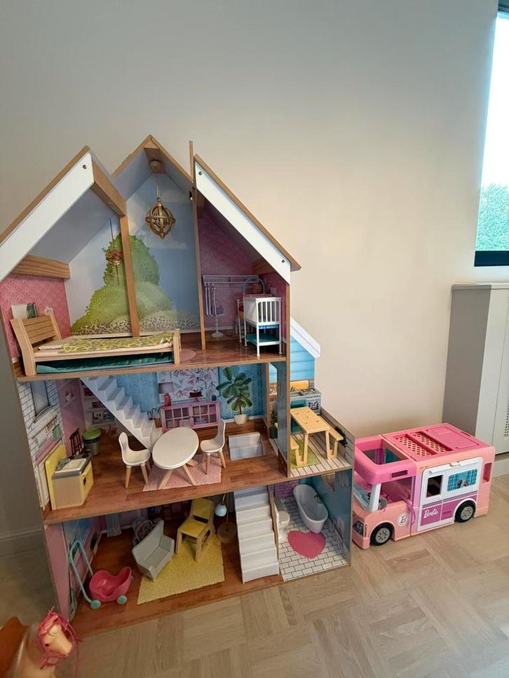 Barbie huis in hout Kidcraft en zo veel meer, Kinderen en Baby's, Speelgoed | Poppenhuizen, Zo goed als nieuw, Ophalen