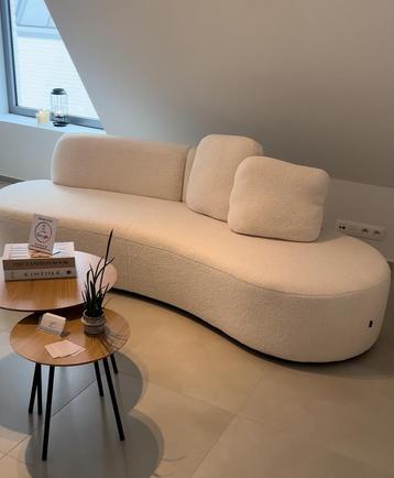 Moderne design sofa in crème kleur beschikbaar voor biedingen