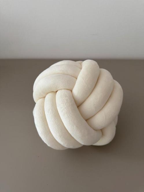 Limited Edition Twist Pure Knoopkussen Wit – stijlvol, Handtassen en Accessoires, Overige Accessoires, Nieuw, Verzenden