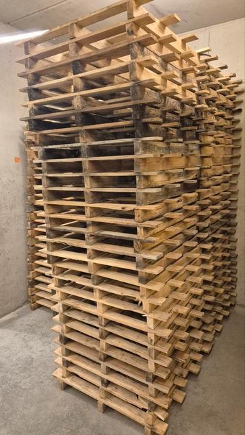 Palletten  beschikbaar voor biedingen