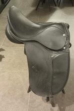 Dressuurzadel 17,5 inch, Dieren en Toebehoren, Paarden en Pony's | Zadels, Ophalen, Gebruikt, Dressuur