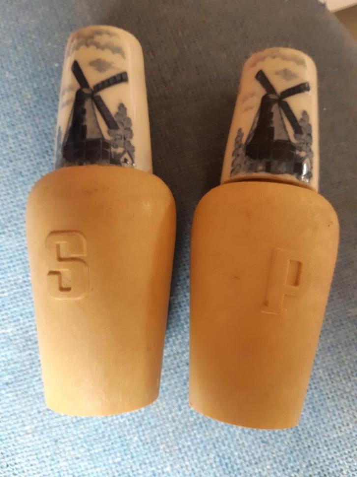 1 zoutvaatje en 1 pepervaatje in Hollands porselein 25€, Huis en Inrichting, Keuken | Servies, Nieuw, Compleet servies, Blond Amsterdam