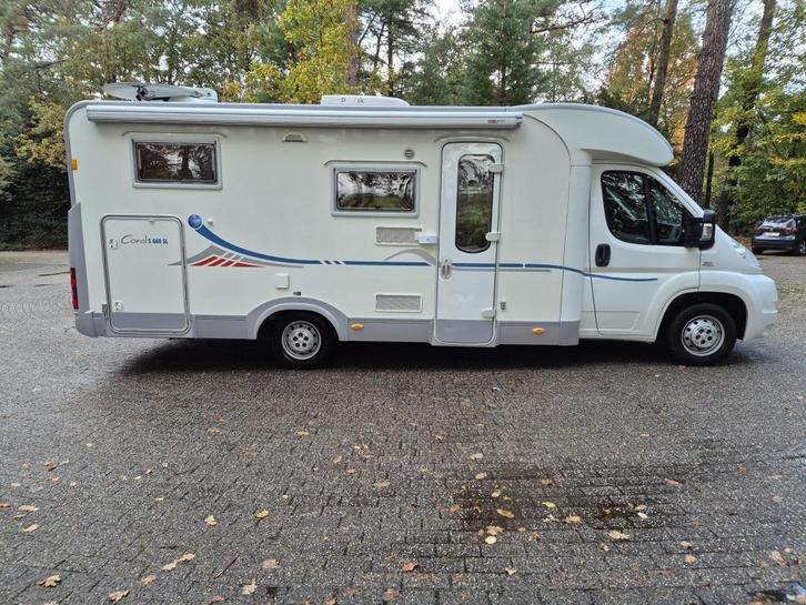 Adria Coral S 660 SL TWINBED Airco trekh Solar, Caravans en Kamperen, Mobilhomes, Bedrijf, Half-integraal, Adria
