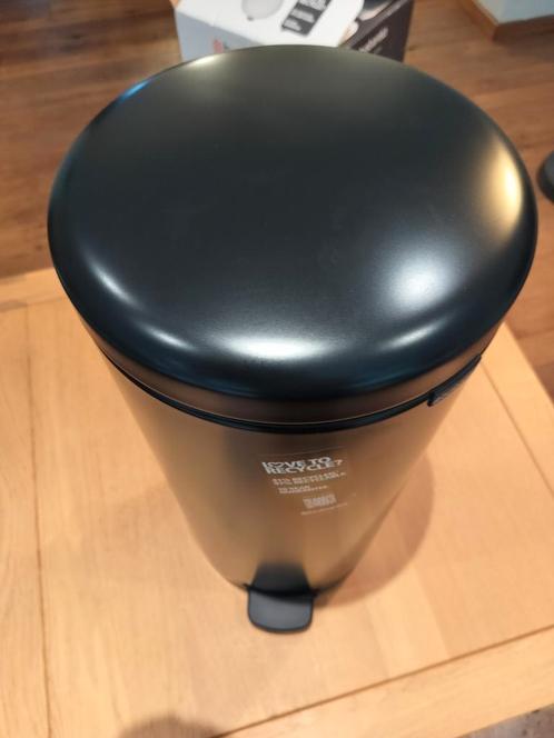 Brabantia 1 newlcon pedal bin 30 liter mat zwart, Maison & Meubles, Accessoires pour la Maison | Poubelles, Neuf, Métal, 50 à 75 cm