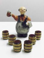 Leuk borrelsetje cafébaas met tonnen bier., Antiek en Kunst, Curiosa en Brocante, Ophalen of Verzenden