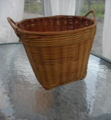 vintage rotan bloempot + handvaten disponible aux enchères