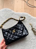 Chanel Hobo Quilted 2022 bag woman, Handtassen en Accessoires, Tassen | Damestassen, Ophalen of Verzenden, Zo goed als nieuw
