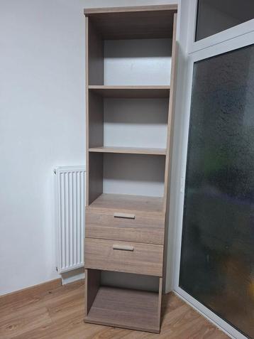Kast te koop beschikbaar voor biedingen