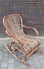 Rotan schommelstoel, Huis en Inrichting, Fauteuils, Ophalen, Zo goed als nieuw