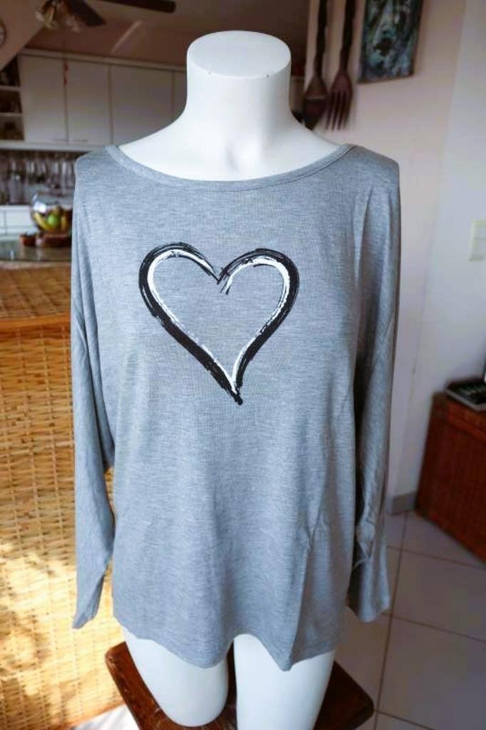 hart veroverend T-shirt, Kleding | Dames, T-shirts, Nieuw, Maat 42/44 (L), Grijs, Lange mouw, Ophalen of Verzenden