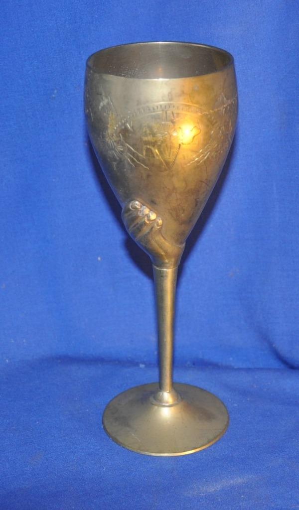 superbe calice religieux en laiton gravé, Antiquités & Art, Antiquités | Objets religieux, Enlèvement ou Envoi