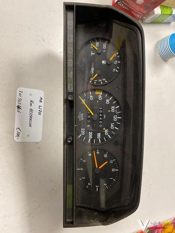 Mercedes W201 201 542 1606  Km Tellerklok beschikbaar voor biedingen