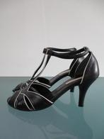 Vintage leren zwart witte sandalen 37, Kleding | Dames, Verzenden, Zwart, Sandalen of Muiltjes, Zo goed als nieuw