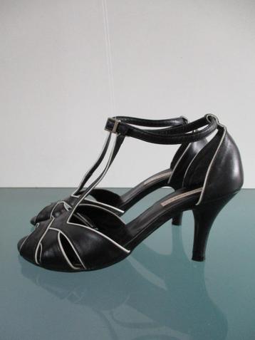 Vintage leren zwart witte sandalen 37 beschikbaar voor biedingen