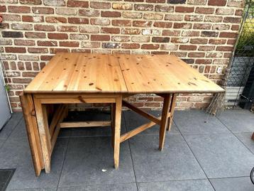 Uitplooibare tafel beschikbaar voor biedingen