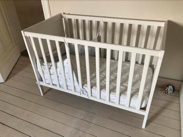 Babybed SUNDVIK (IKEA), Kinderen en Baby's, Ophalen, Gebruikt, Ledikant