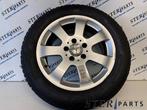 Jante + pneu d'hiver d'un Mercedes E-Klasse, Autos : Pièces & Accessoires, Pneus & Jantes, Véhicule de tourisme, -, 3 mois de garantie