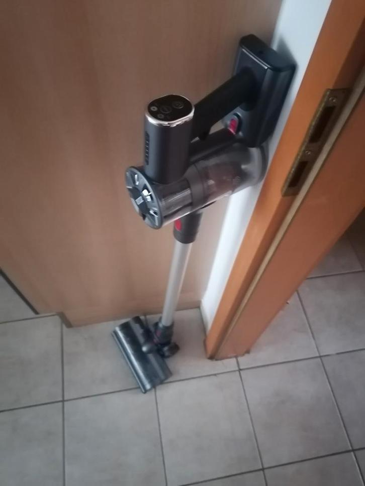 Zedar 600 steelstofzuiger  met houder en hulpstukken, Elektronische apparatuur, Stofzuigers, Gebruikt, Stofzuiger, 1200 tot 1600 watt