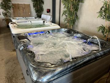Luxe 6 persoons Spa Devine Moonlight in nieuwstaat !!! beschikbaar voor biedingen
