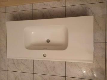 Lavabo porcelaine  1metre sur  46cm  tout neuf  sur carton  beschikbaar voor biedingen