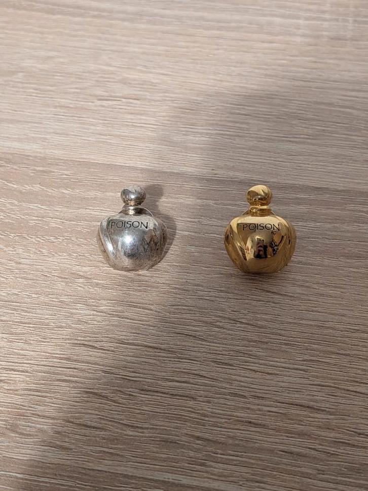 Duo de Pin's "Poison" Christian Dior – Vintage & Authentique, Bijoux, Sacs & Beauté, Bracelets à breloques, Argent