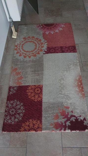 3 delige mooie moderne tapijten in een warme kleur beschikbaar voor biedingen