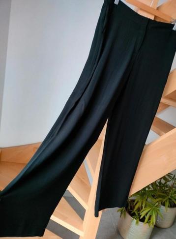 Nieuwe broek Esprit, wijde pijpen. Maat: 40. Valt soepel. beschikbaar voor biedingen