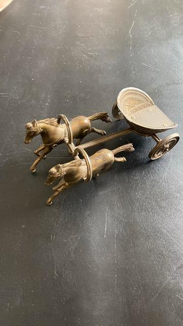 Paarden met kar beschikbaar voor biedingen