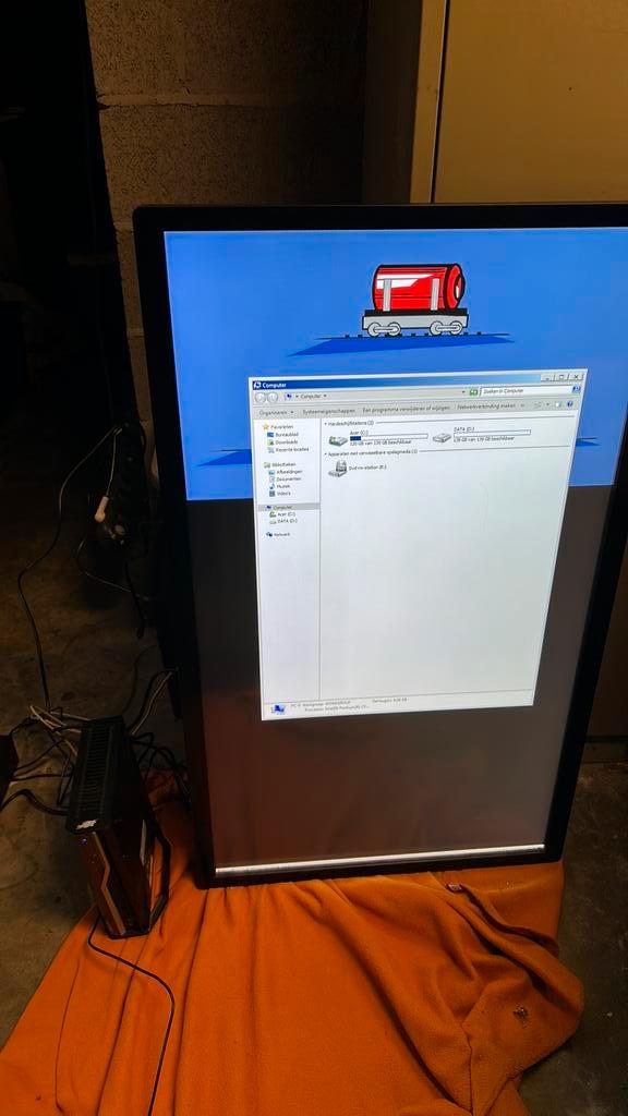 Touch screen met muurbevestiging 113cm, Computers en Software, Monitoren, Gebruikt, Touchscreen, Ophalen