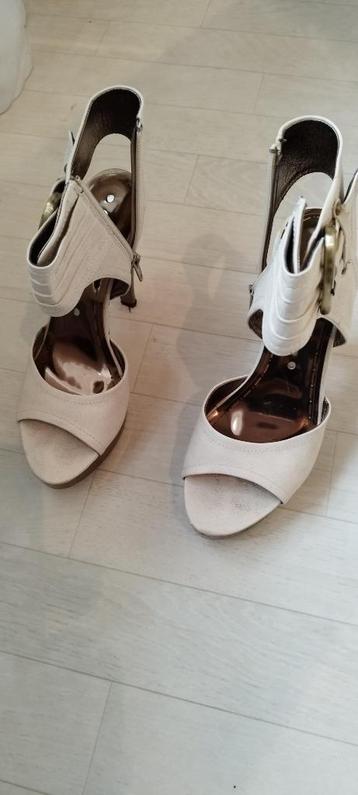 soulier ouvert beschikbaar voor biedingen