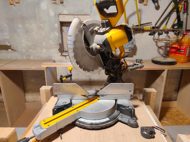 Powerplus 2000watt 305m dual radiaalzaag, Doe-het-zelf en Bouw, Gereedschap | Zaagmachines, Ophalen