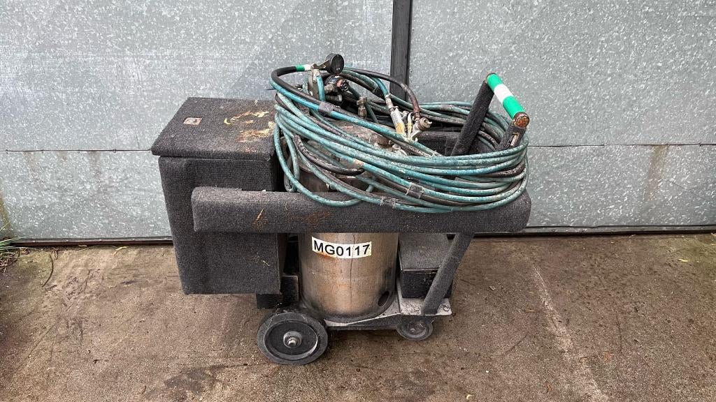 verrijdbare verfspuit 236150 met hogedrukvat 10 gal. rvs, Doe-het-zelf en Bouw, Ophalen, Gebruikt, Verfspuit of Verfpomp