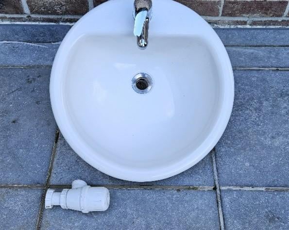 Lavabo rond, Enlèvement