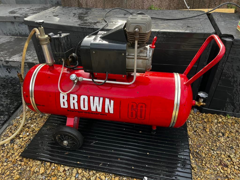 BROWN compressor, Doe-het-zelf en Bouw, Ophalen, Zo goed als nieuw