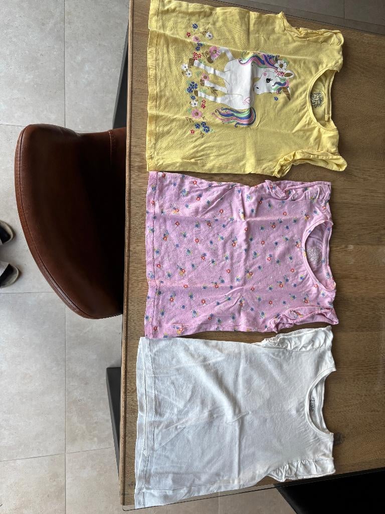 set 4 topjes t-shirts 122 geel - roze - marineblauw - wit, Kinderen en Baby's, Kinderkleding | Maat 122, Gebruikt, C&A, Meisje