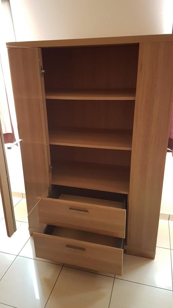 Salle à manger en bois., Enlèvement