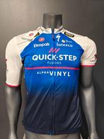 Raceworn & getekend shirt De Clercq - Quick-Step '22, Verzamelen, Sportartikelen en Voetbal, Ophalen of Verzenden, Gebruikt, Shirt