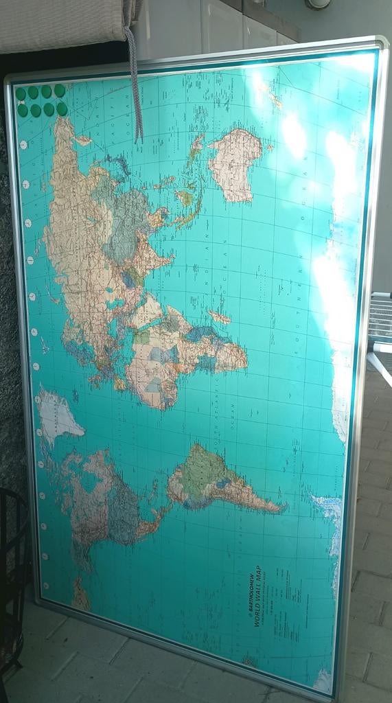 Wereldkaart magnetisch 8 magneten, Ophalen