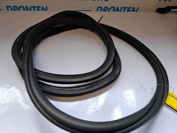 Joint caoutchouc portière 4portes arrière droite d'un Volk, Autos : Pièces & Accessoires, Volkswagen, -, 3 mois de garantie, Utilisé