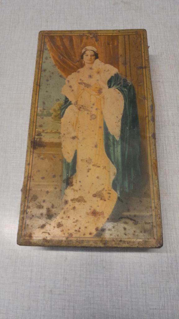 Blikken doos koningin Astrid., Verzamelen, Koningshuis en Royalty, Gebruikt, Overige typen, Ophalen of Verzenden