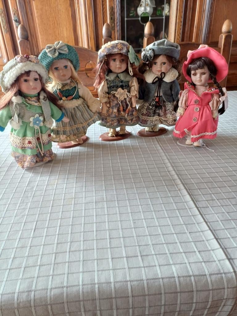 5 porseleinen poppen, Enlèvement ou Envoi