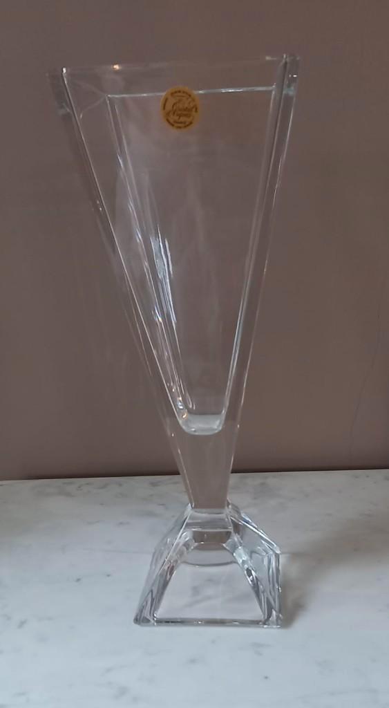 Nieuwe vaas Pyramide van Cristal d'Arques 32 cm hoogte, Huis en Inrichting, Woonaccessoires | Vazen, Nieuw, Overige kleuren, Minder dan 50 cm