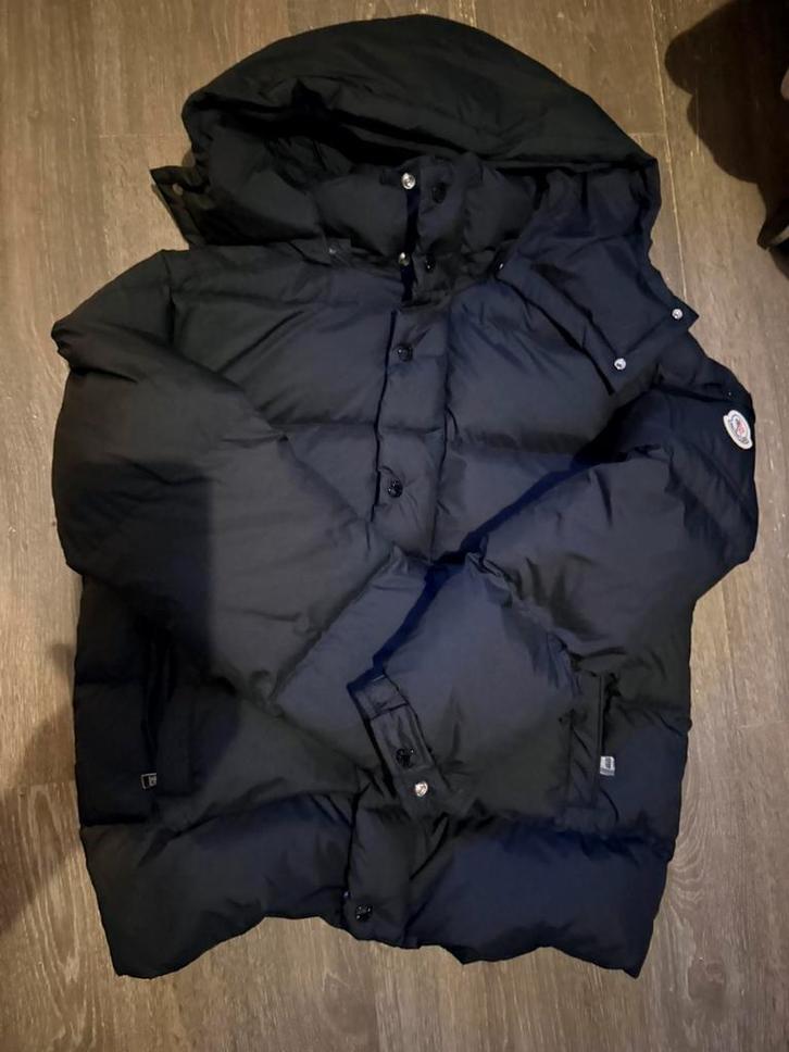 "Men's Moncler Black Puffer Jacket Size M – 100% authentic, Kleding | Heren, Jassen | Winter, Gedragen, Maat 48/50 (M), Grijs