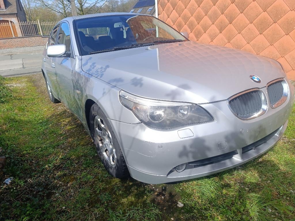 Bmw 520d boite auto full options, Autos, BMW, Cuir, Argent ou Gris, Toit ouvrant, Noir
