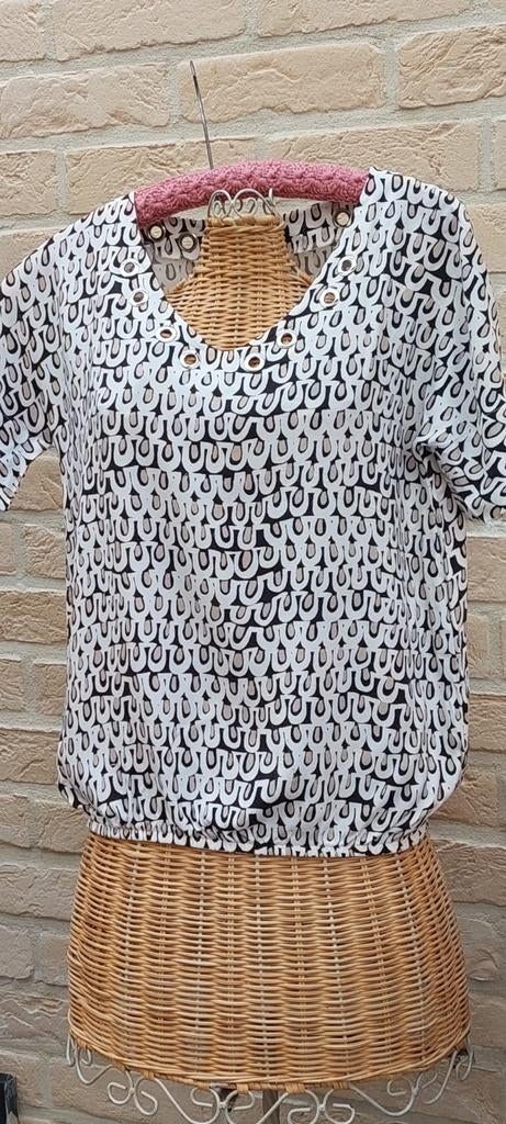 Bloesje maat 34   46cm van oksel tot oksel caroline biss, Enlèvement ou Envoi, Autres couleurs, Comme neuf, Taille 34 (XS) ou plus petite